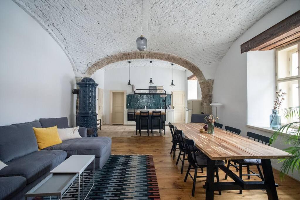 FAJRONT - krásny historický byt v srdci Kremnice - Two-Bedroom Apartment