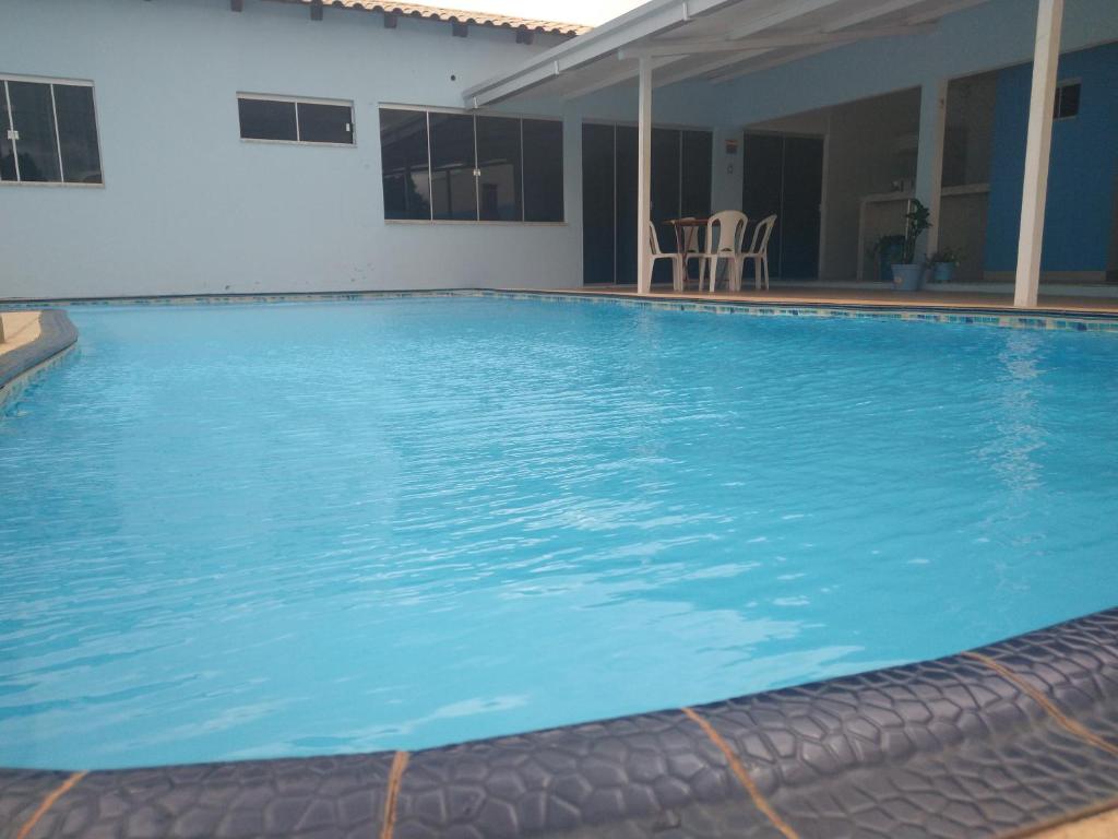 A piscina localizada em Casa azul ou nos arredores