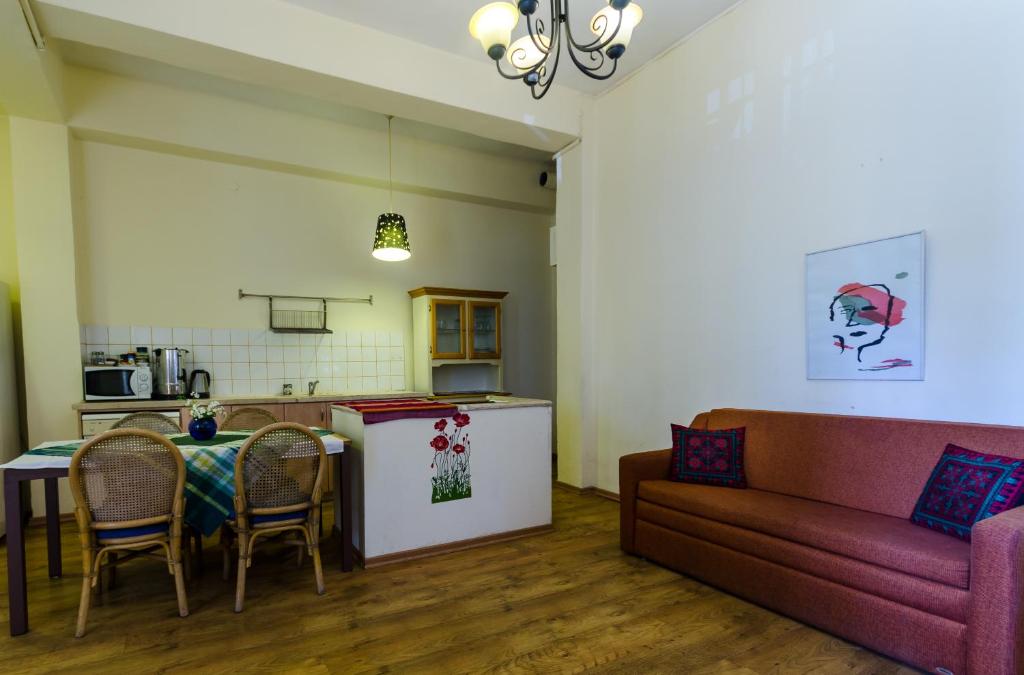 Η κουζίνα ή μικρή κουζίνα στο Jerusalem Garden Home