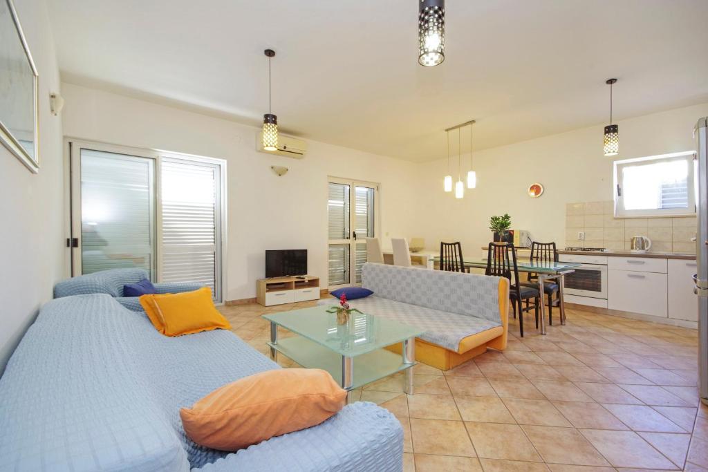 Apartments Makarska - Apartamento De Tres Habitaciones