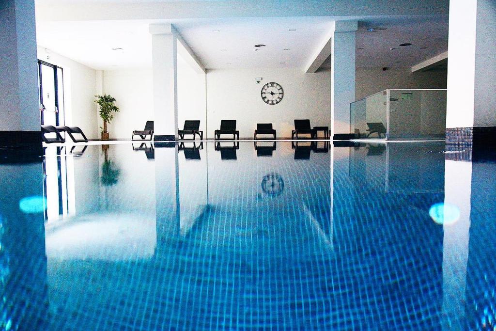 Bazén v ubytování Calamar Hotel nebo v jeho okolí