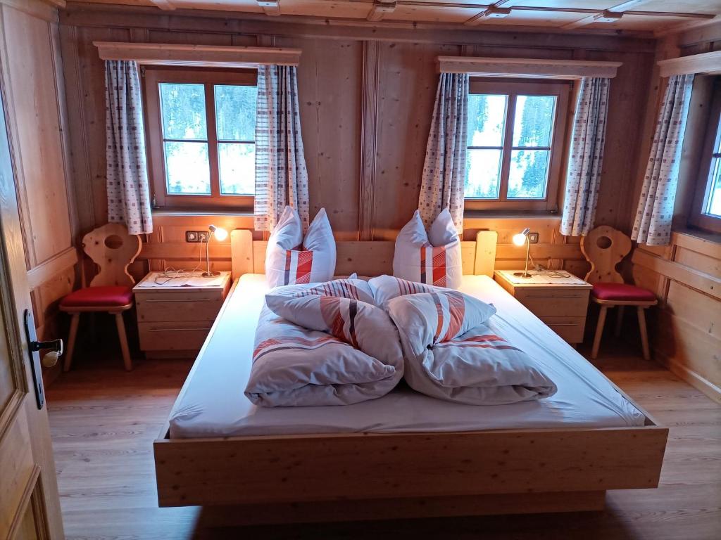 Łóżko lub łóżka w pokoju w obiekcie Plonerhof