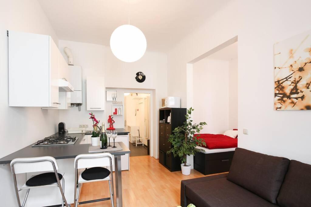 Kuchyňa alebo kuchynka v ubytovaní NEW ShalalaLiving Vienna - Cosy Home Meidlinger Markt KG12