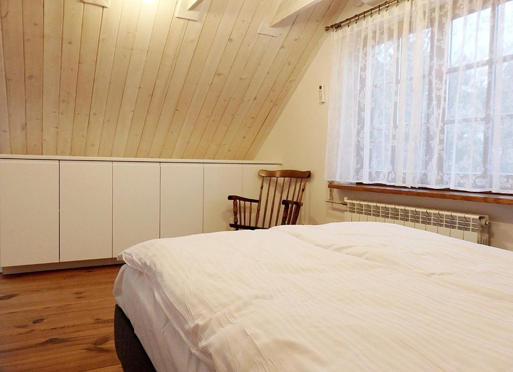 Postel nebo postele na pokoji v ubytování Godzisz - domek rekreacyjny