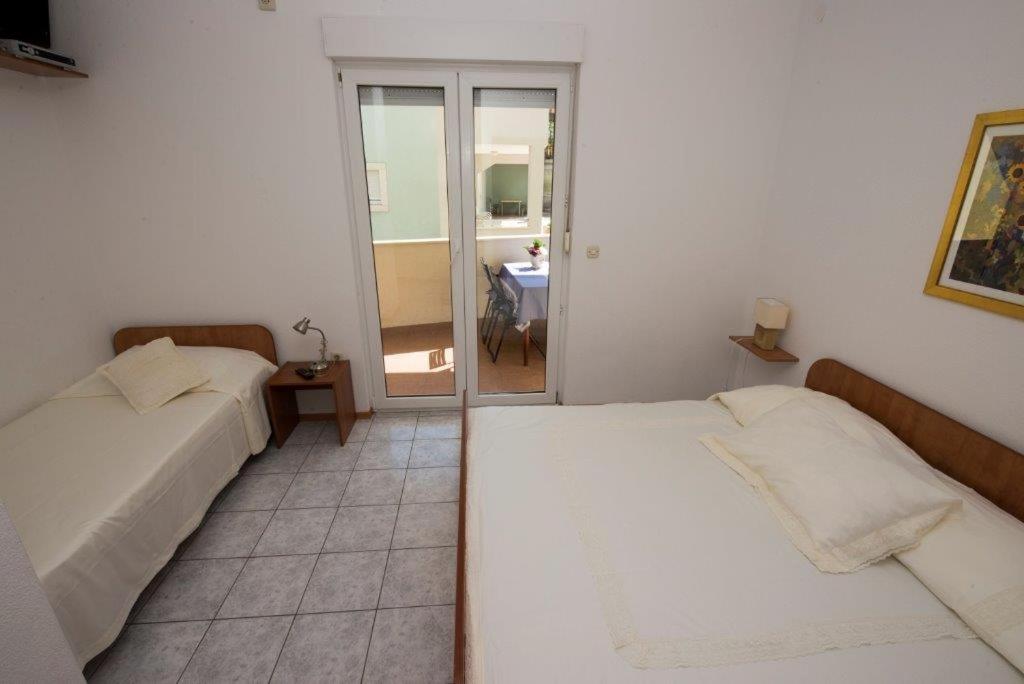 Posteľ alebo postele v izbe v ubytovaní Studio apartment in Duce with sea view, balcony, air conditioning, WiFi 132-8