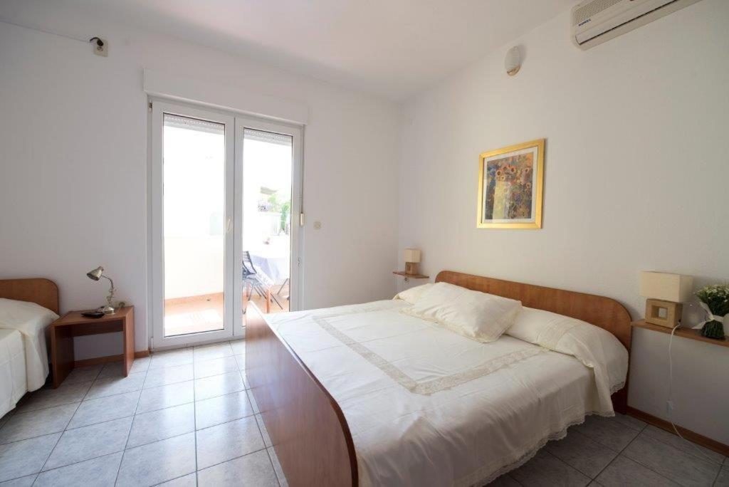 Posteľ alebo postele v izbe v ubytovaní Studio apartment in Duce with sea view, balcony, air conditioning, WiFi 132-8