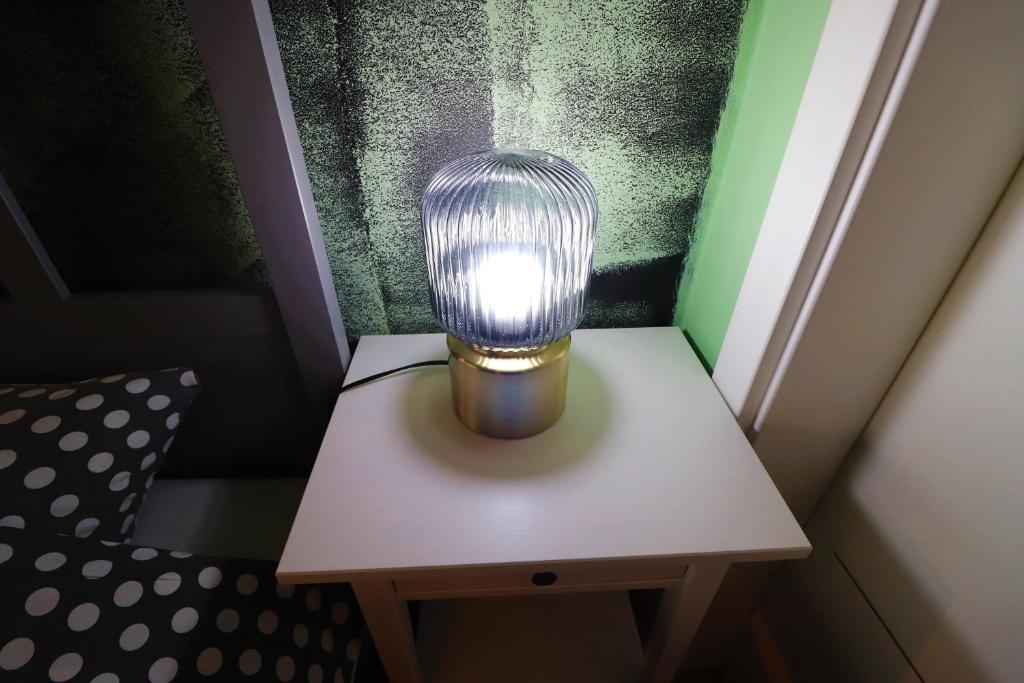 Naomi app,Netflix,between bus and train station - 6