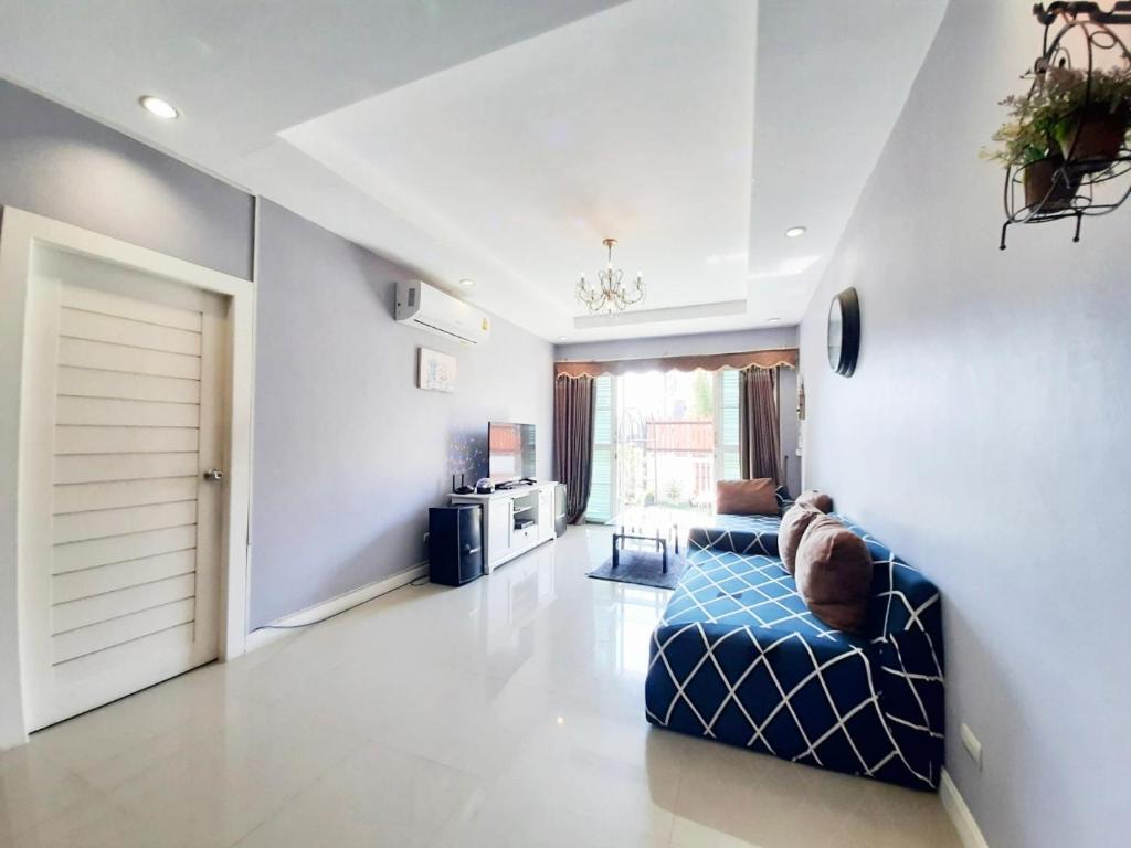 Posezení v ubytování Namcha Private Pool Villa Huahin 4 Bedrooom With Pool Table BBQ & Karaoke