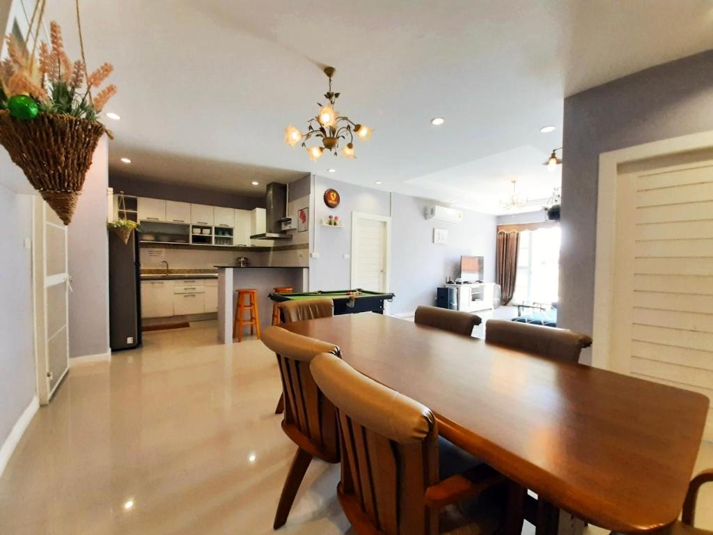 Kuchyň nebo kuchyňský kout v ubytování Namcha Private Pool Villa Huahin 4 Bedrooom With Pool Table BBQ & Karaoke