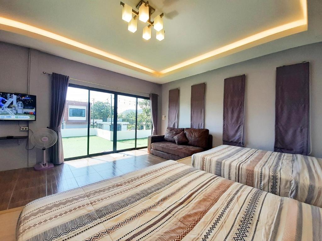 Postel nebo postele na pokoji v ubytování Namcha Private Pool Villa Huahin 4 Bedrooom With Pool Table BBQ & Karaoke