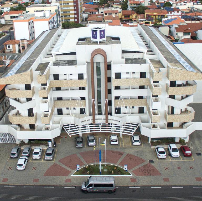 an aerial view of a building with cars in a parking lot at ARCUS Hotel By Atlântica in Aracaju