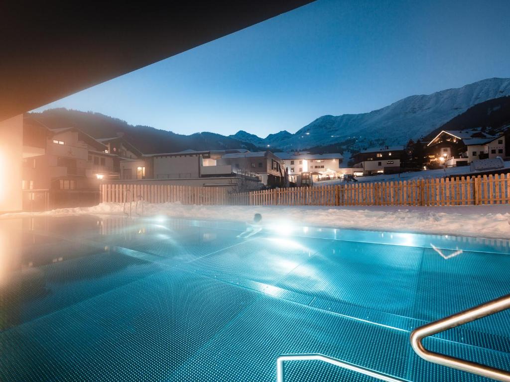 Nespecifikovaný výhled na hory nebo výhled na hory při pohledu z hotelu