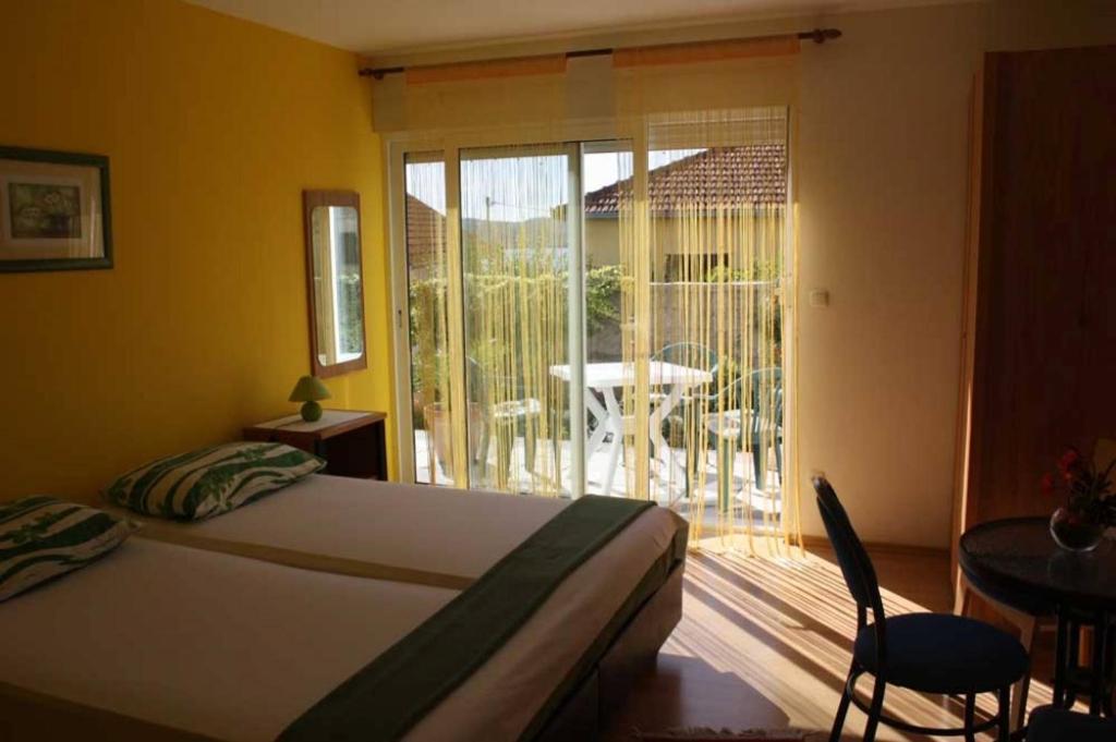 Posteľ alebo postele v izbe v ubytovaní Studio apartment in Trogir with balcony, air conditioning, WiFi 4328-4