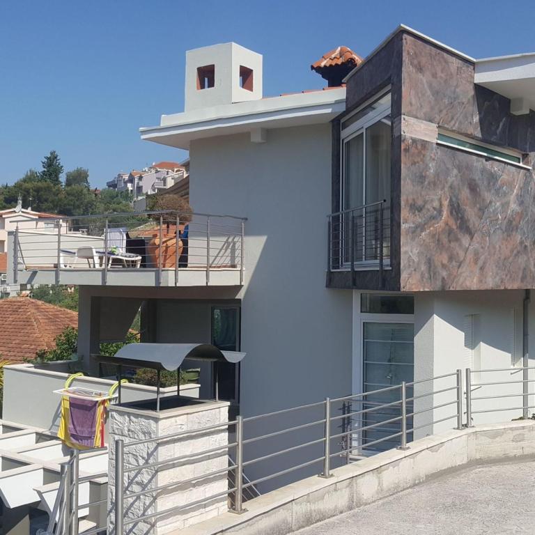 Balkón alebo terasa v ubytovaní Apartment in Trogir with sea view, terrace, air conditioning, WiFi 4328-6