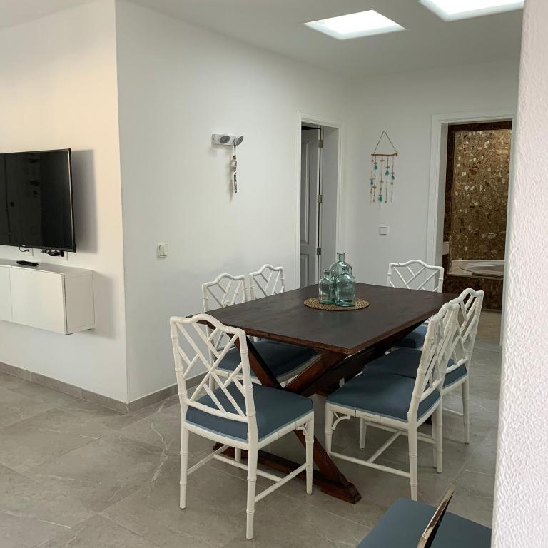 A television and/or entertainment centre at Casa Acqua