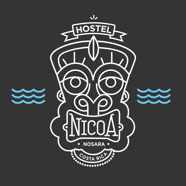 ein Logo für ein Indianermuseum mit Maske in der Unterkunft Hostel Nicoa in Nosara