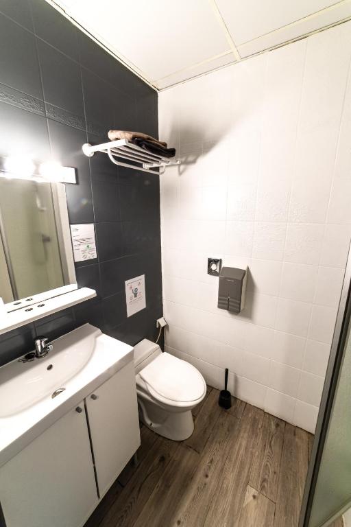Koupelna v ubytování Hôtel Furania