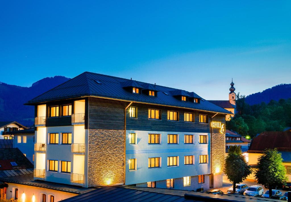 Nespecifikovaný výhled na hory nebo výhled na hory při pohledu z hotelu
