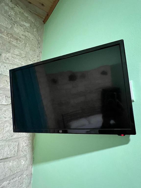 TV a/nebo společenská místnost v ubytování Zouglas App Guesthouse
