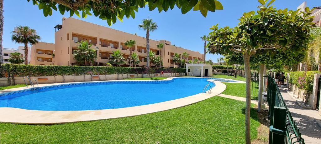 Bazén v ubytování Homes of Spain, Apartamentos Paraíso Vera Playa, Ed Nuku Hiva, Bajo X con PISCINA PRIVADA y jardín privado a PIE de PLAYA , WIFI nebo v jeho okolí