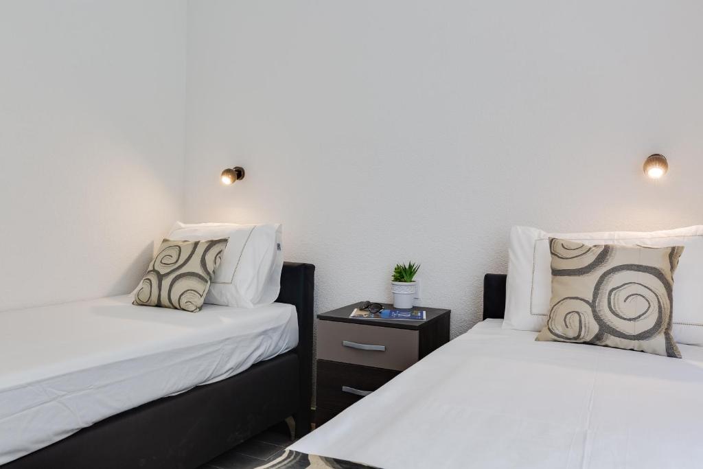 Posteľ alebo postele v izbe v ubytovaní Apartmani Kaštelina