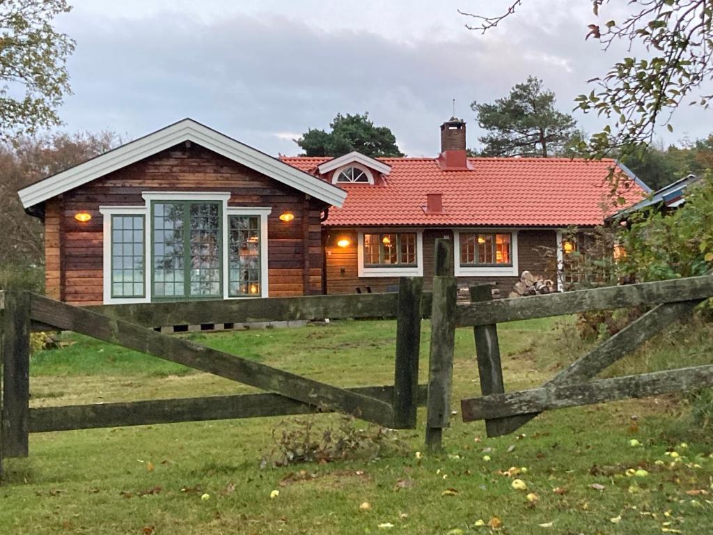 Sjöstugan Vallersvik - Maison De Deux Chambres