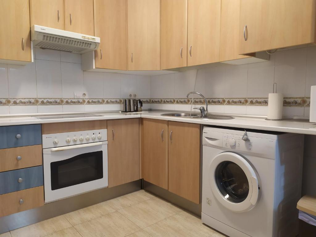 Kuchyňa alebo kuchynka v ubytovaní Apartamento Residencial Puerta Roquetas