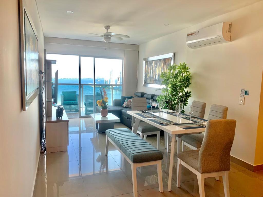 Posezení v ubytování 19TH FLOOR LUXURY APARTMENT BAY VIEW CARTAGENA