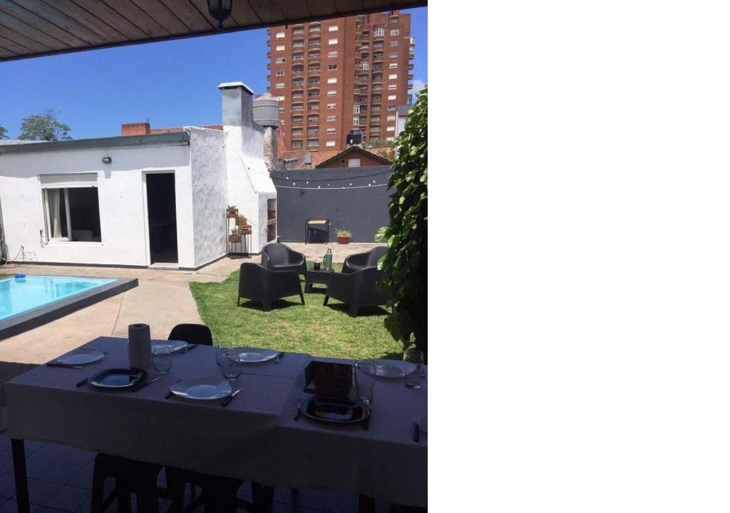 Πισίνα στο ή κοντά στο Casa con pileta cochera y quincho 1300m de la playa