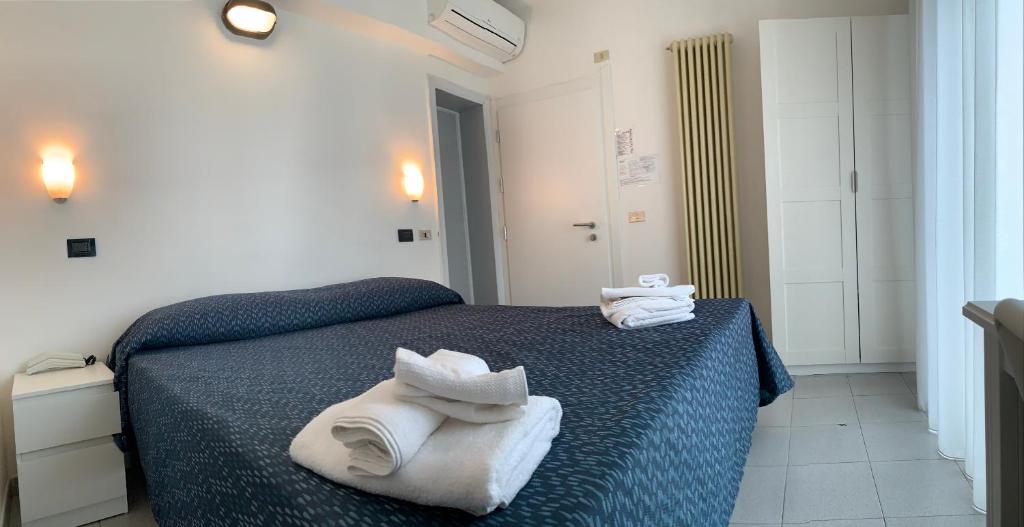 Postel nebo postele na pokoji v ubytování Hotel Marylise