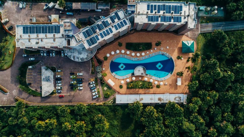 an overhead view of a building with a swimming pool at Gran Lençóis Flat Residence Mandacaru 311 - 611 in Barreirinhas