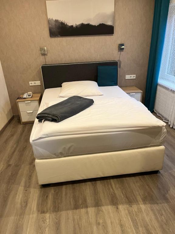 Postel nebo postele na pokoji v ubytování Hotel Aquarius Braunschweig