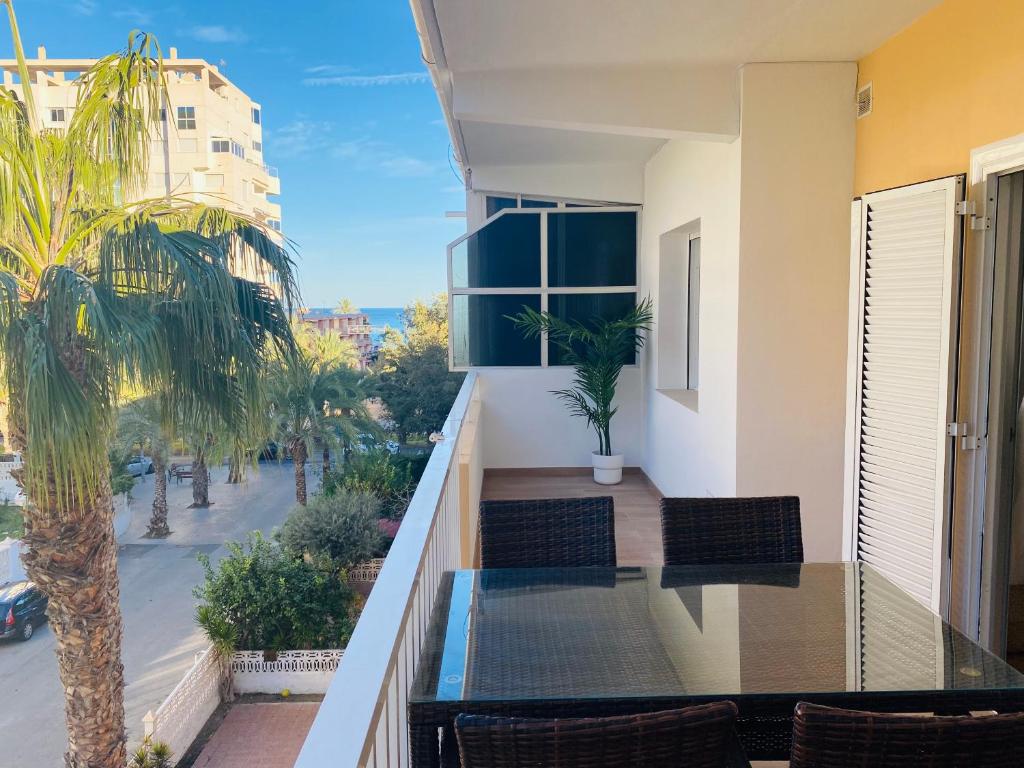 Amplio apartamento con vistas al mar, parking y wifi ...
