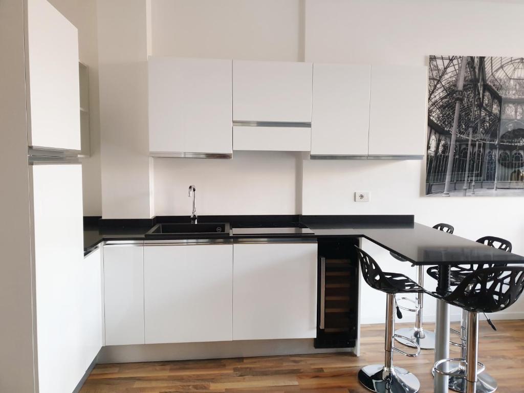 A kitchen or kitchenette at Michelangelo 30 apartamento moderno vicino Bosco Verticale