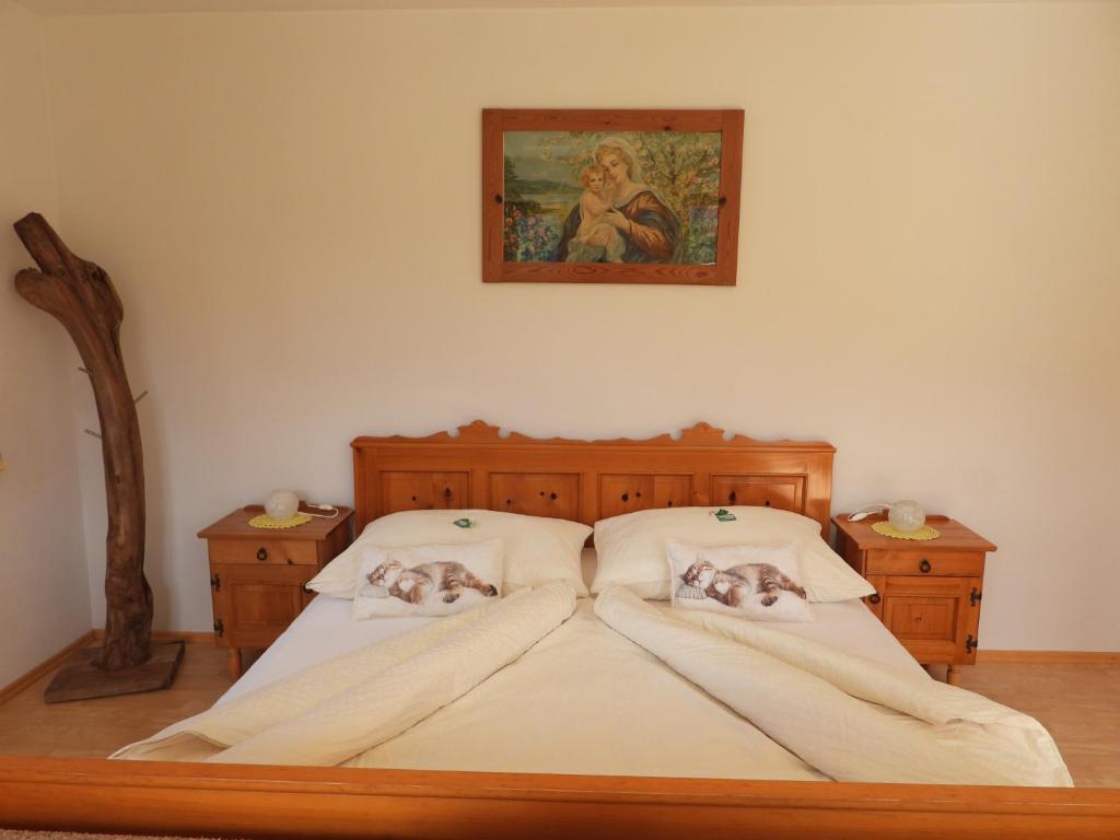 Letto o letti in una camera di Bio-Bauernhof Einberghof