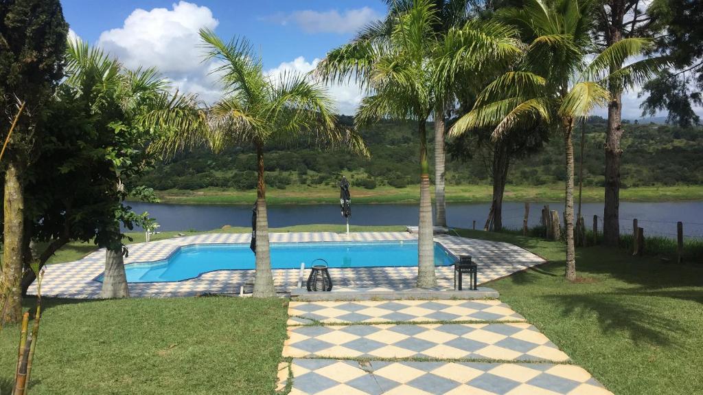 Kolam renang di atau dekat dengan Sítio frente à Barragem