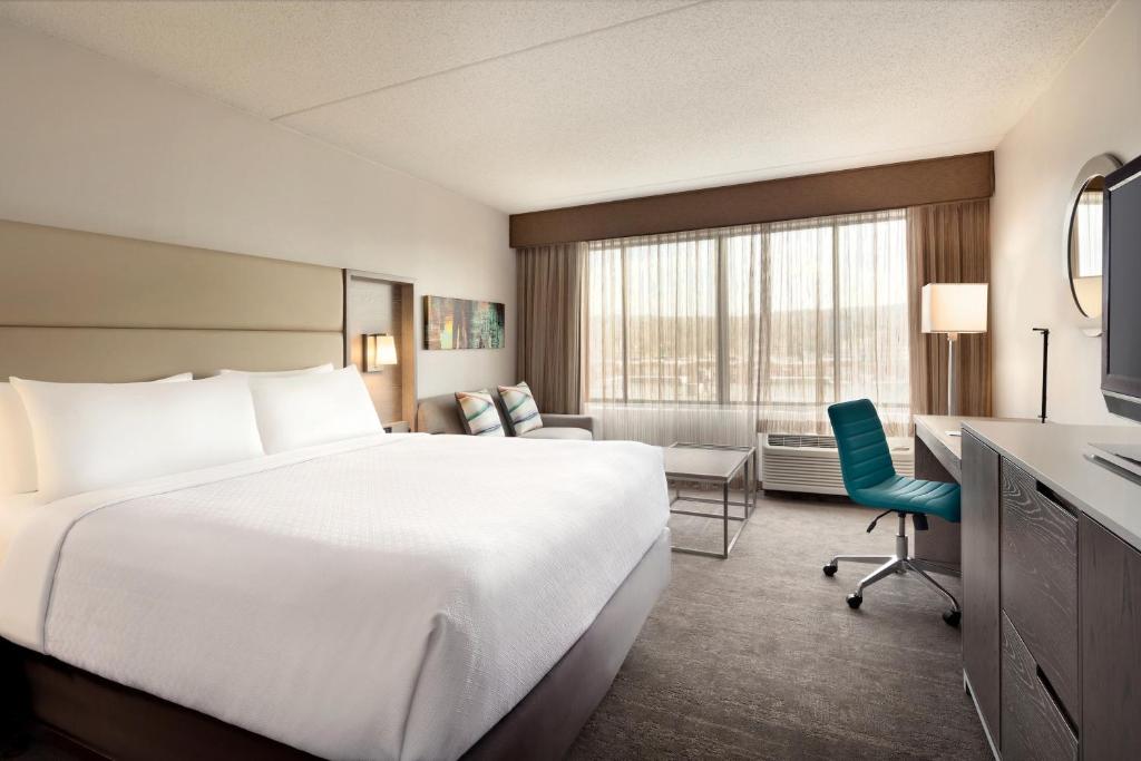 Postel nebo postele na pokoji v ubytování Crowne Plaza Englewood by IHG
