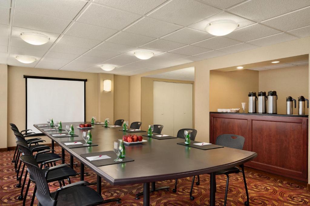Konferenční prostory v ubytování Crowne Plaza Englewood by IHG