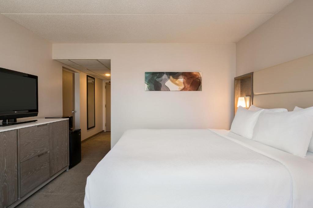 Postel nebo postele na pokoji v ubytování Crowne Plaza Englewood by IHG