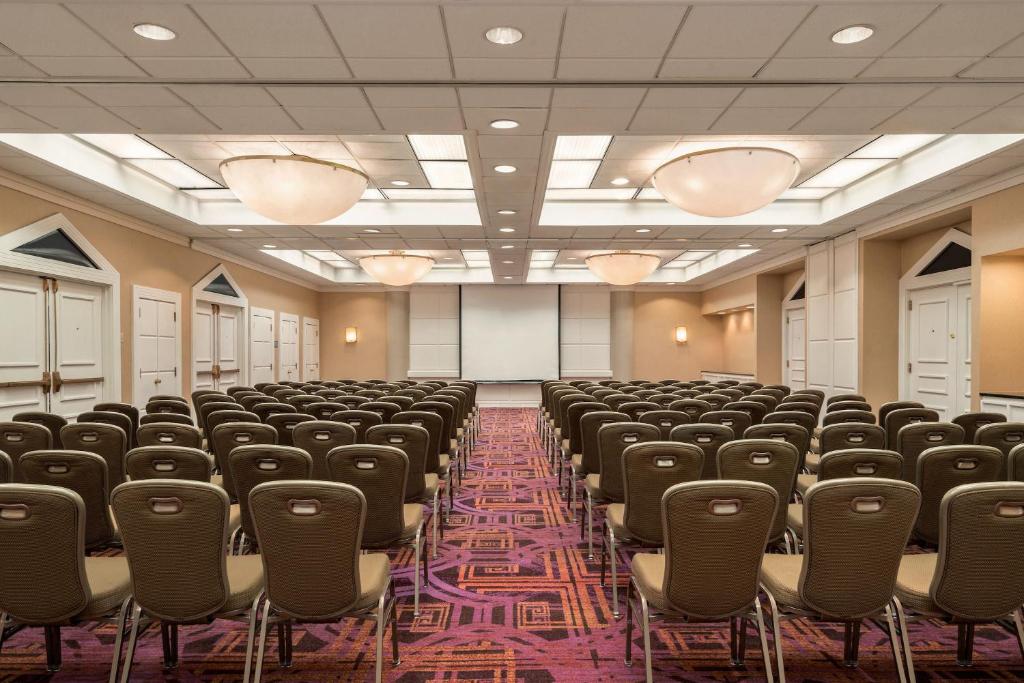 Konferenční prostory v ubytování Crowne Plaza Englewood by IHG