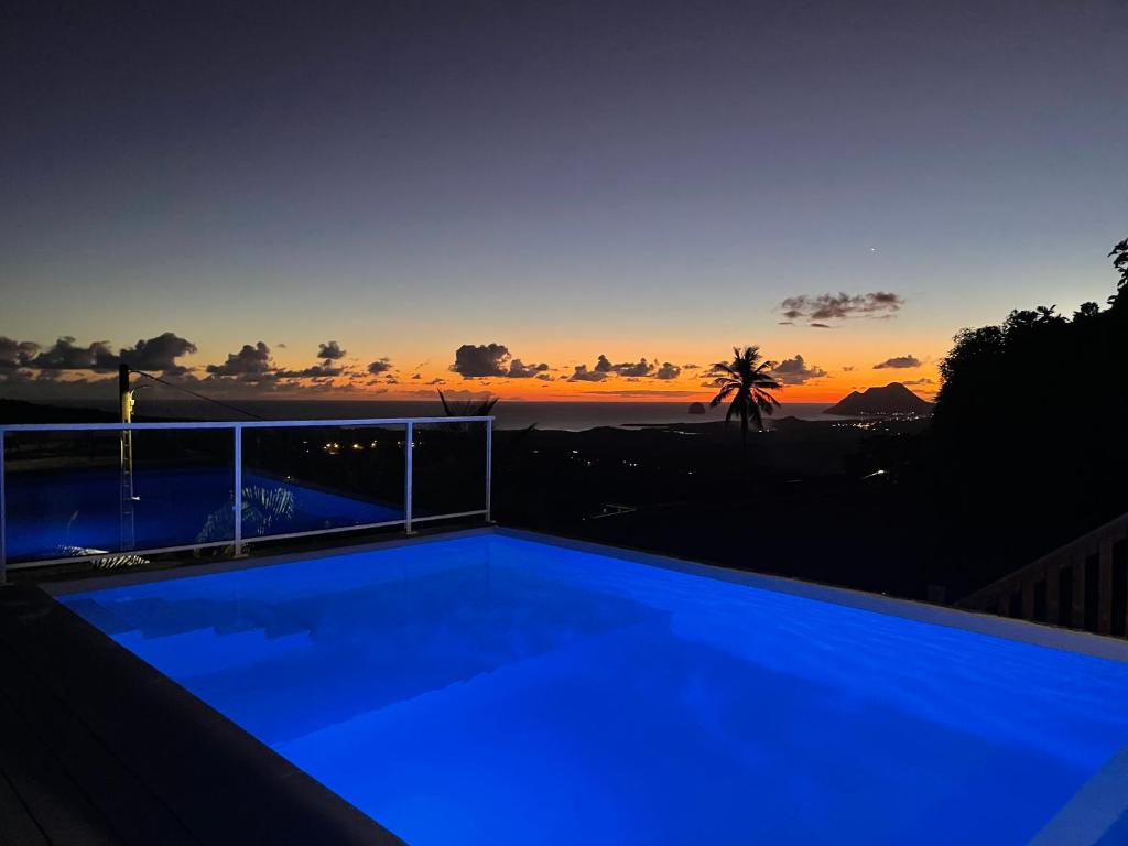 Bazén v ubytování LES VILLAS PAMEYAQUE 2 F2 avec 1 piscine et 1 F3 avec 1 piscine, Superbe Vue sur la mer nebo v jeho okolí