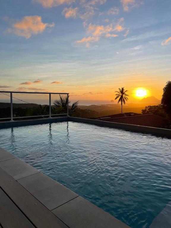 Bazén v ubytování LES VILLAS PAMEYAQUE 2 F2 avec 1 piscine et 1 F3 avec 1 piscine, Superbe Vue sur la mer nebo v jeho okolí