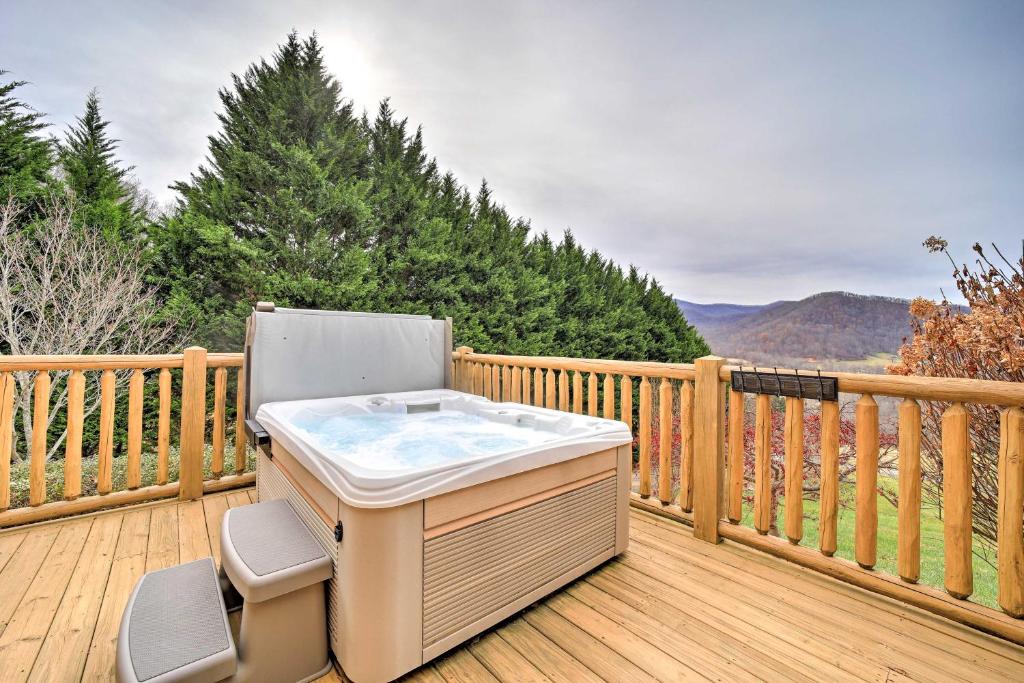 Holiday home Serene Canton Escape with Hot Tub and Mtn Views!, USA