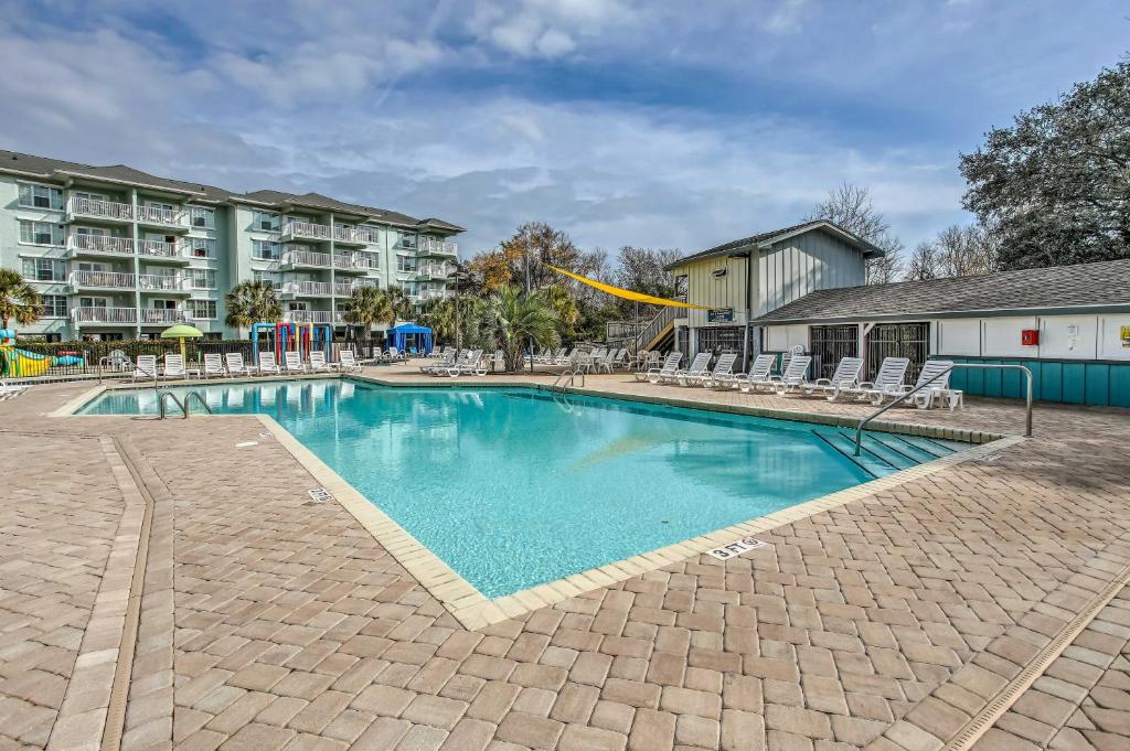 Charming Condo with Lazy River and Beach Access!