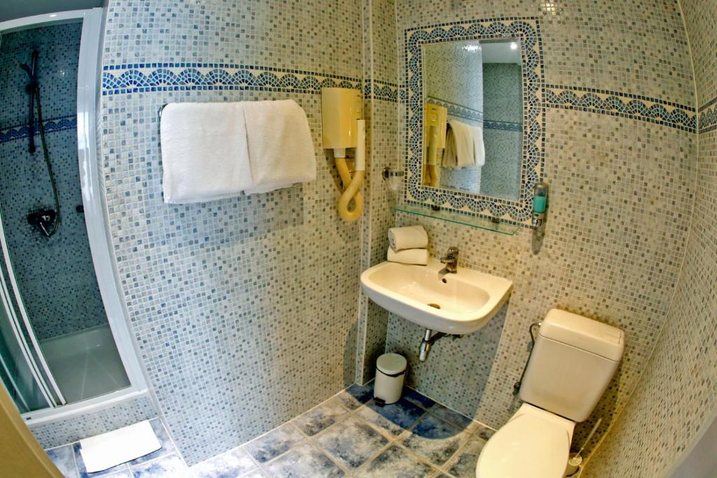 Koupelna v ubytování Hotel Midi-Zuid