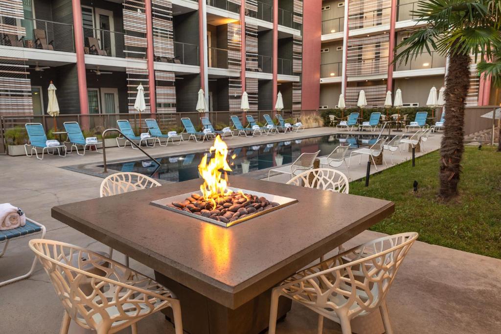 31 Dreamy Hotels Near University of Texas 54 East Austin Hotel image