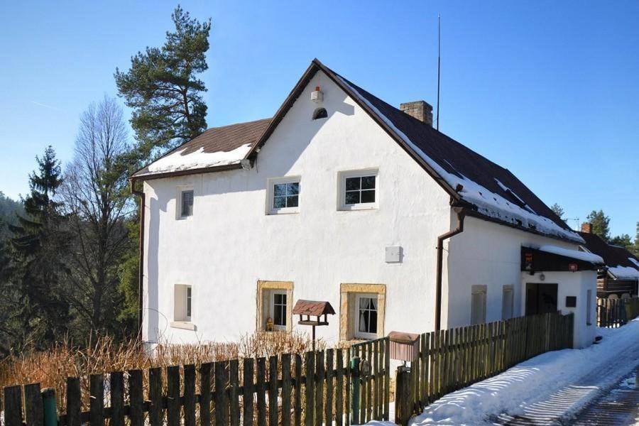 a white house with a fence in front of it at Chalupa Mája in Hřensko