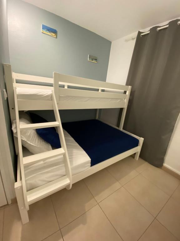 Postel nebo postele na pokoji v ubytování Albiréo, appt cosy en front de mer