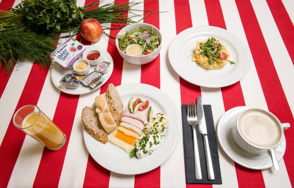 Jedlo v ubytovaní bed & breakfast alebo blízkom okolí