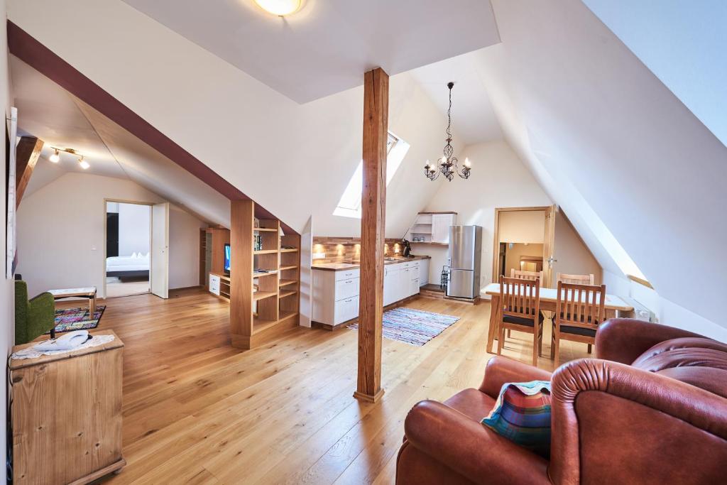 Postel nebo postele na pokoji v ubytování Hotel zur Post